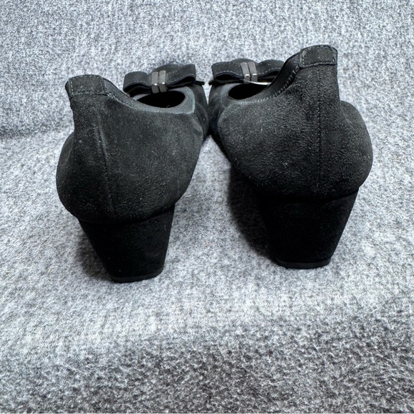 Stuart Weitzman Black Suede Wedges Bow Accent Sz 10 - Picture 6 of 11